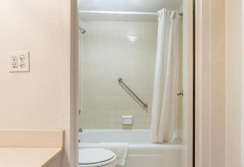 اتاق استاندارد, Traveler's Place Inn & Suites