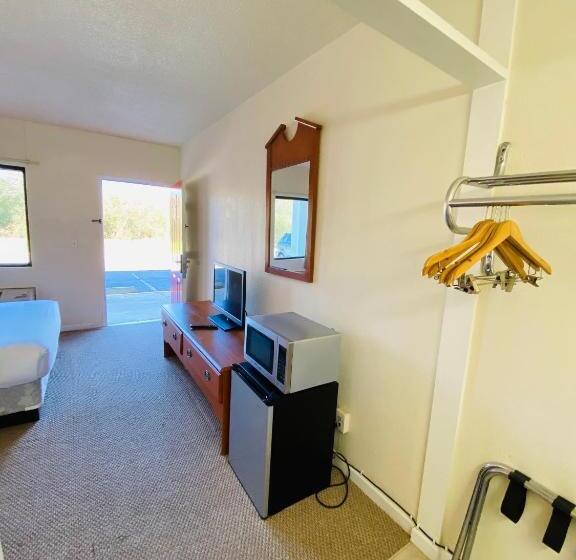 اتاق استاندارد, Traveler's Place Inn & Suites