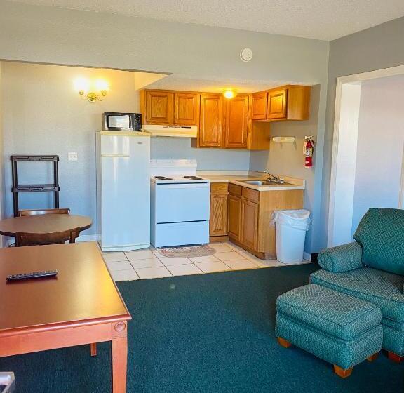 سوییت, Traveler's Place Inn & Suites
