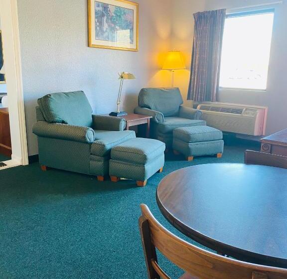 سوییت, Traveler's Place Inn & Suites