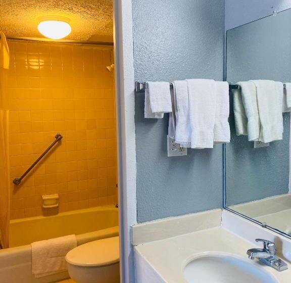 سوییت, Traveler's Place Inn & Suites