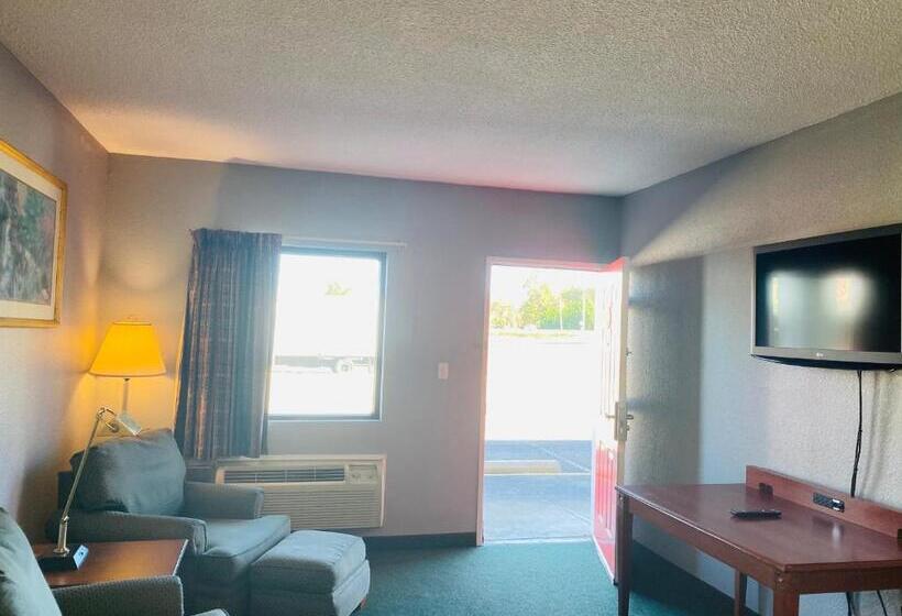 سوییت, Traveler's Place Inn & Suites