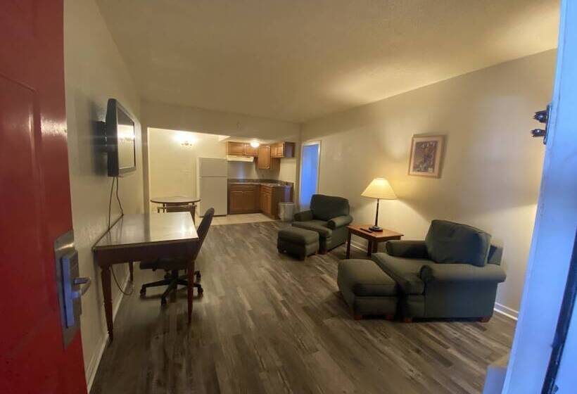 سوئیت 2 خوابه, Traveler's Place Inn & Suites