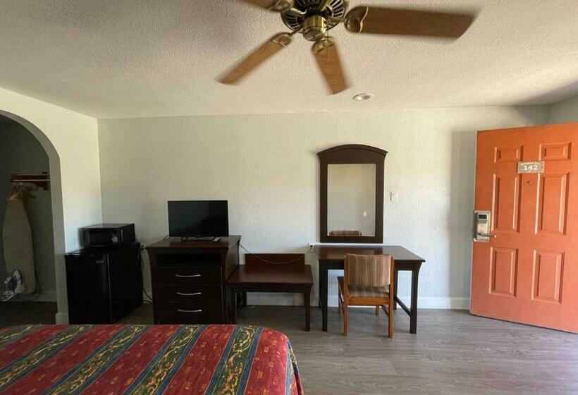 اتاق استاندارد با تخت بزرگ, Western Inn