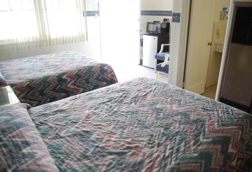 اتاق استاندارد با 2 تخت دوبل, Redwood Motel