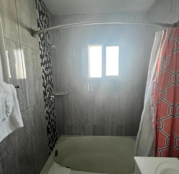 اتاق استاندارد با 2 تخت دوبل, Walden Motel