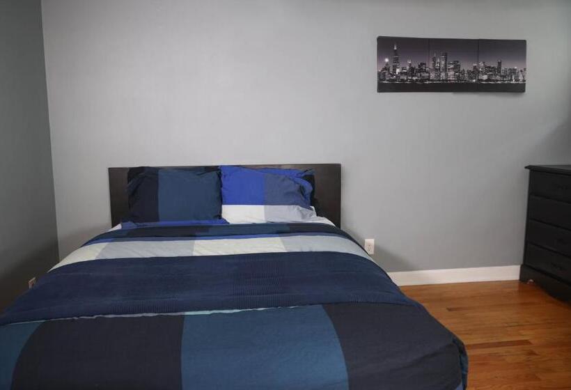 اتاق لوکس, Wrigley Hostel   Chicago