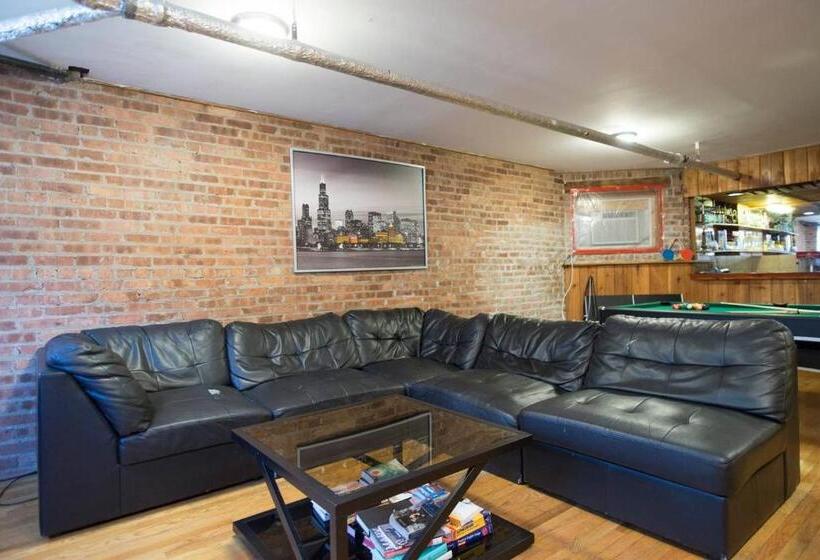 اتاق استاندارد چهار تخته, Wrigley Hostel   Chicago