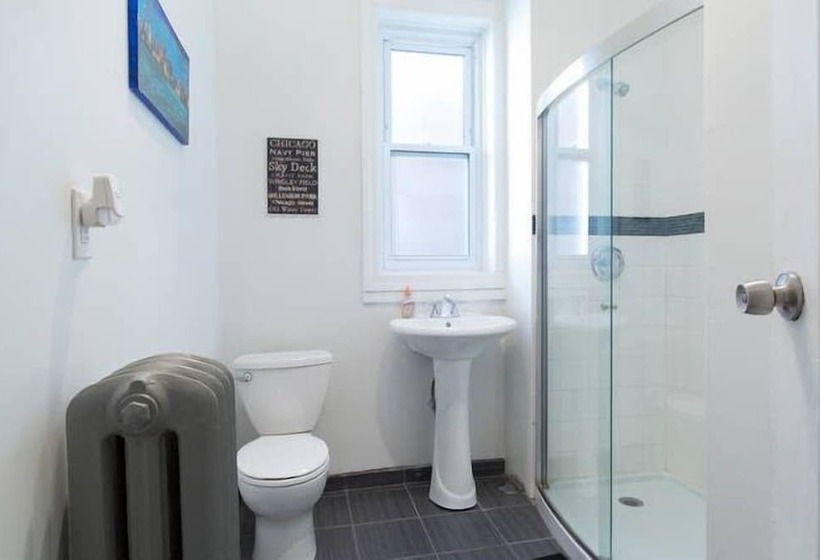 تختخواب در اتاق مشترک, Wrigley Hostel   Chicago