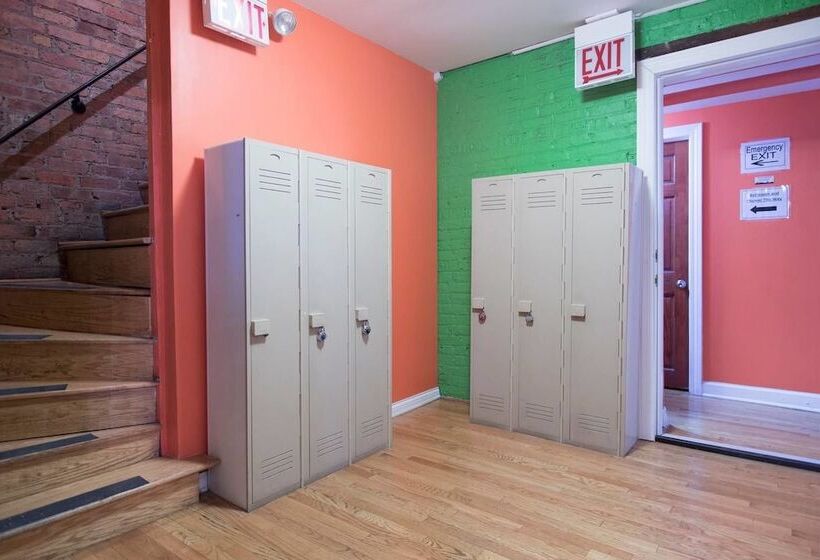 اتاق استاندارد چهار تخته, Wrigley Hostel   Chicago