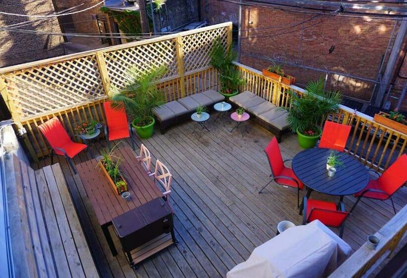 تختخواب در اتاق مشترک, Wrigley Hostel   Chicago