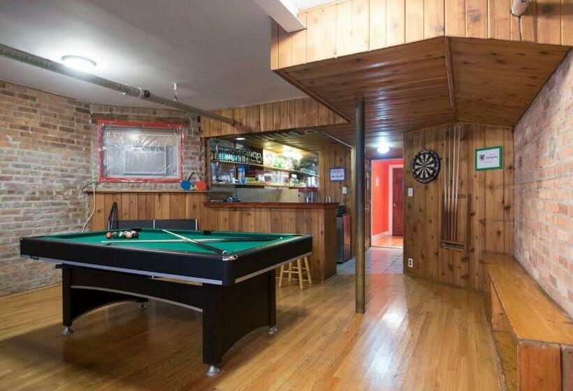 تختخواب در اتاق مشترک, Wrigley Hostel   Chicago