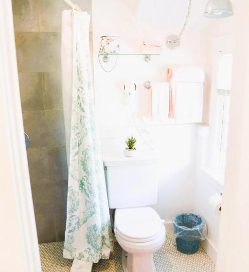 스탠다드 룸 퀸사이즈 침대, An English Garden Bed & Breakfast