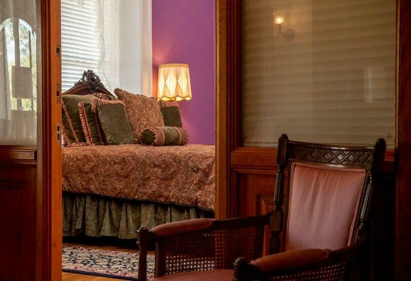 اتاق استاندارد سه نفره, The Blenman Inn