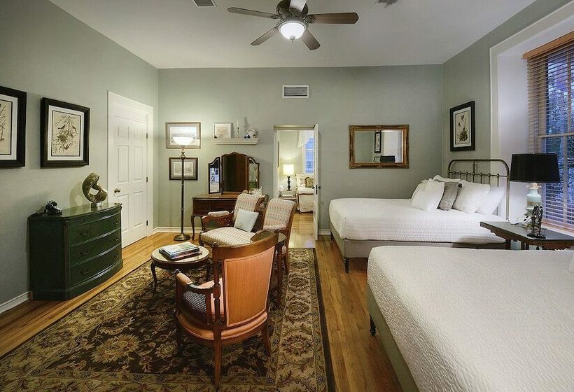 سوییت لوکس, The Blenman Inn