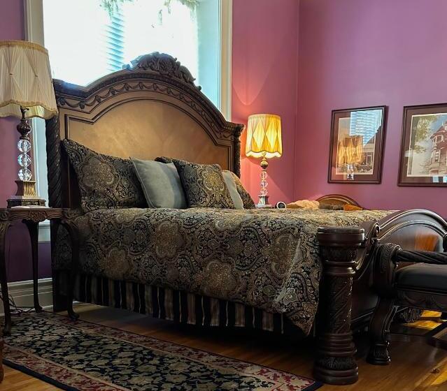 اتاق استاندارد سه نفره, The Blenman Inn