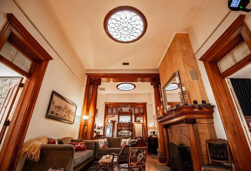 اتاق استاندارد, The Blenman Inn