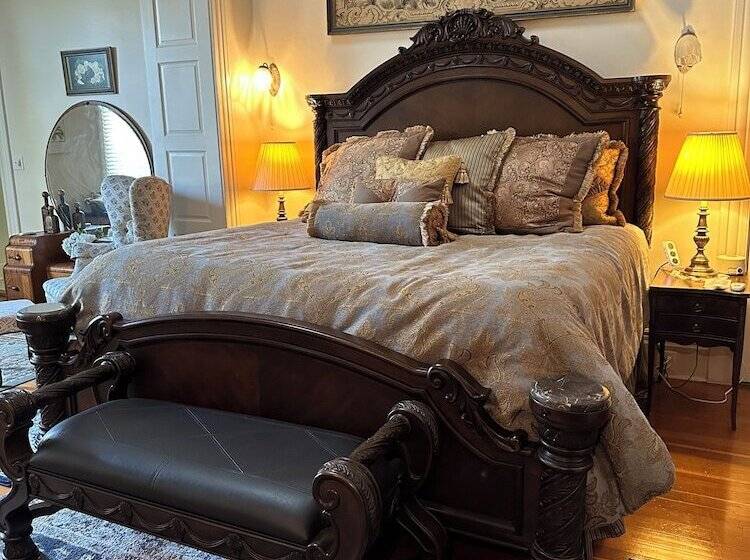 اتاق لوکس, The Blenman Inn