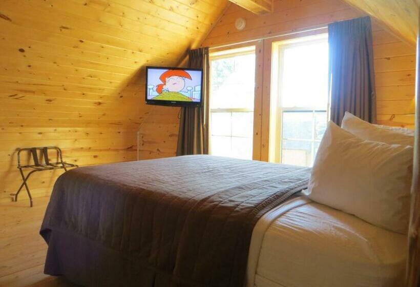 کابین, Cabins Of Mackinac & Lodge