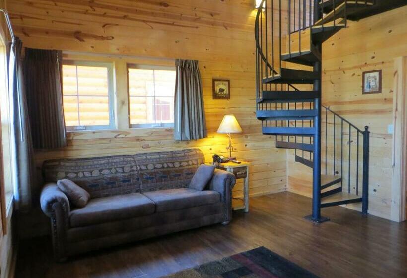 سوییت خانوادگی, Cabins Of Mackinac & Lodge