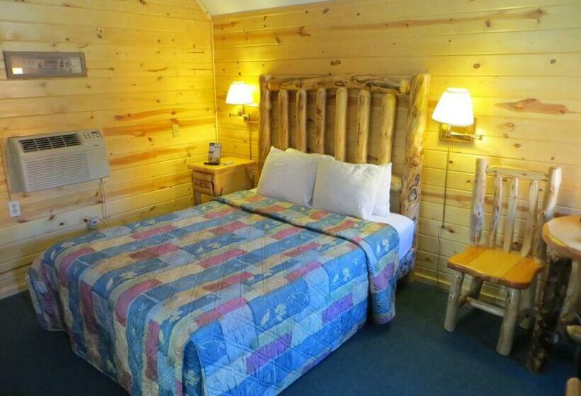 کلبه ییلاقی, Cabins Of Mackinac & Lodge