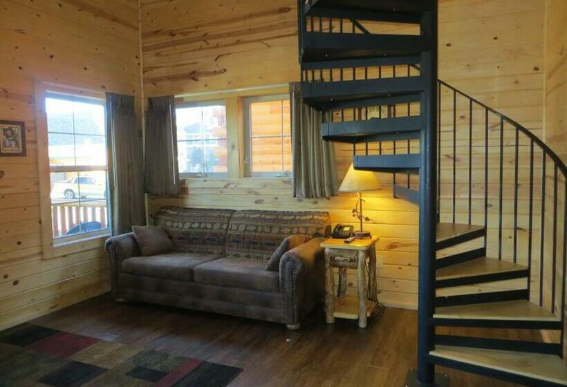 سوییت خانوادگی, Cabins Of Mackinac & Lodge