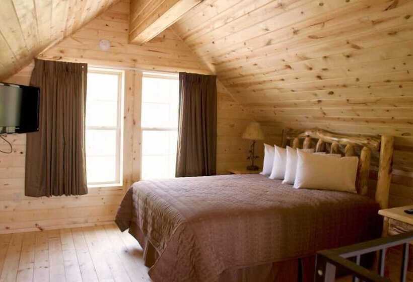 کابین, Cabins Of Mackinac & Lodge