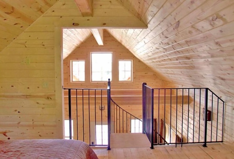 کابین, Cabins Of Mackinac & Lodge