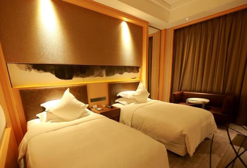 Superior room with lake view, Gloria Resorts Jingdezhen Xishan Lake