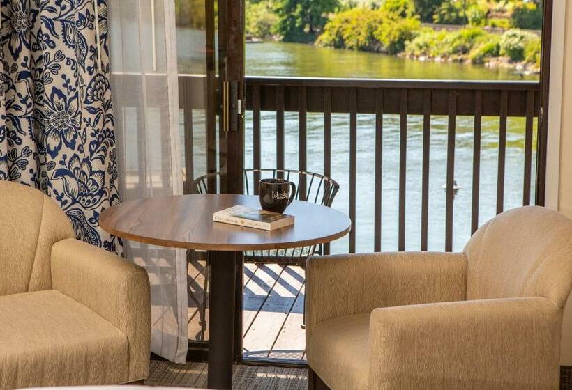 اتاق استاندارد با چشم‌انداز دریاچه, Lakeshore Inn