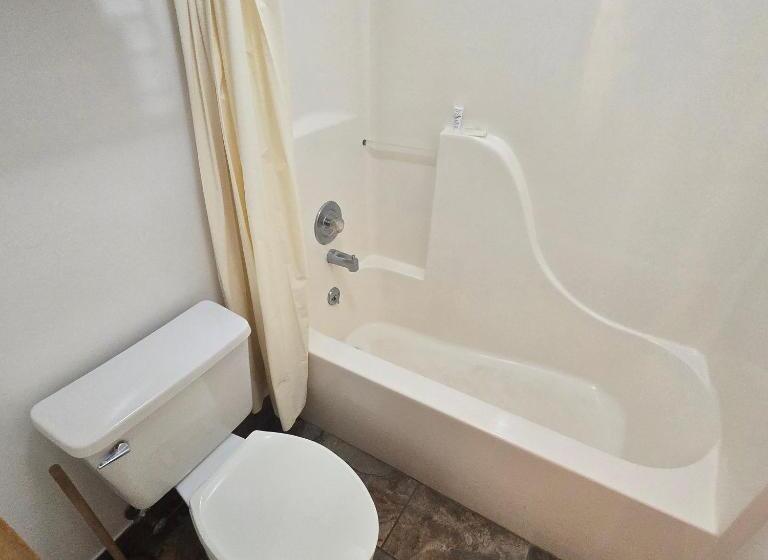 اتاق عادی یک تخته, Jared S Wild Rose Ranch Resort