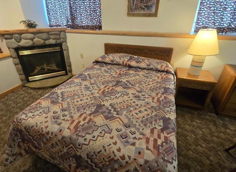 اتاق لوکس سه تخته, Jared S Wild Rose Ranch Resort
