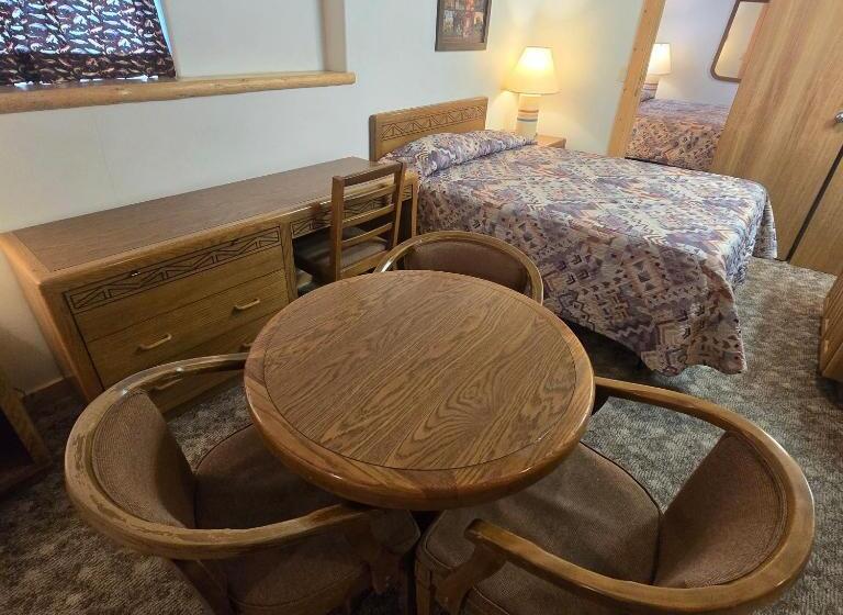 اتاق لوکس سه تخته, Jared S Wild Rose Ranch Resort
