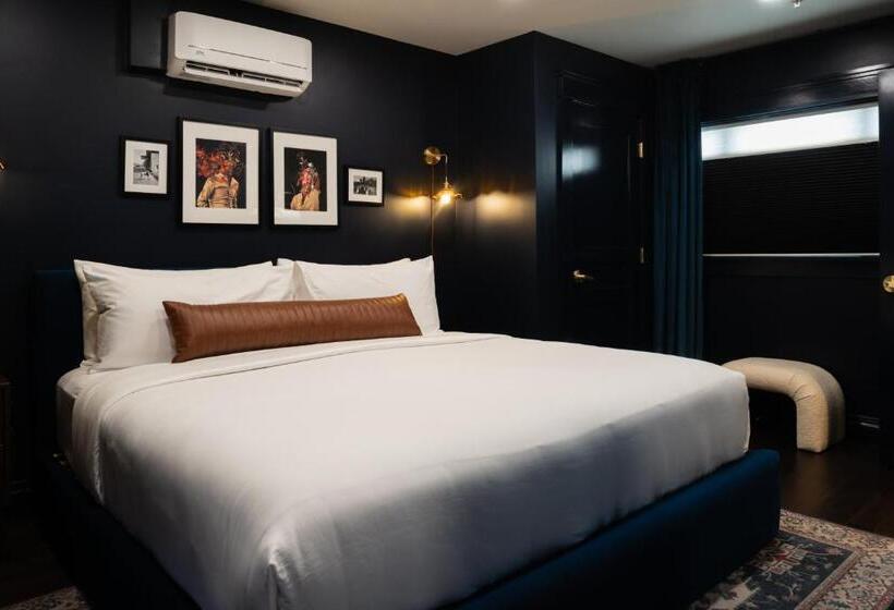 سوئیت با تخت بزرگ, The Hotel Melrose