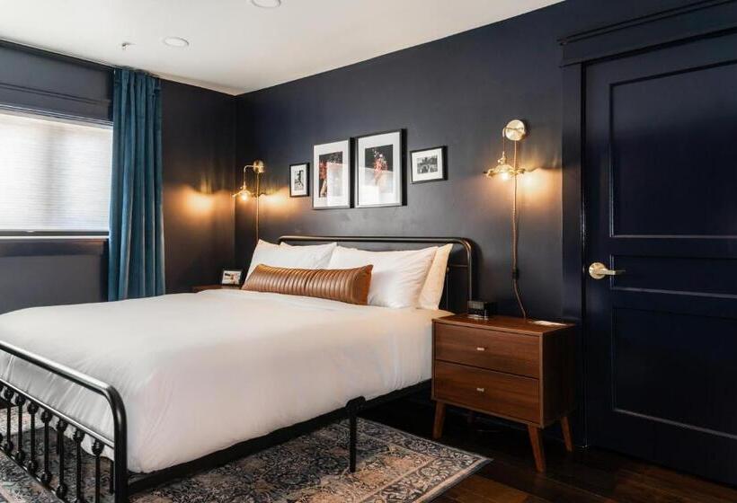سوئیت با تخت بزرگ, The Hotel Melrose