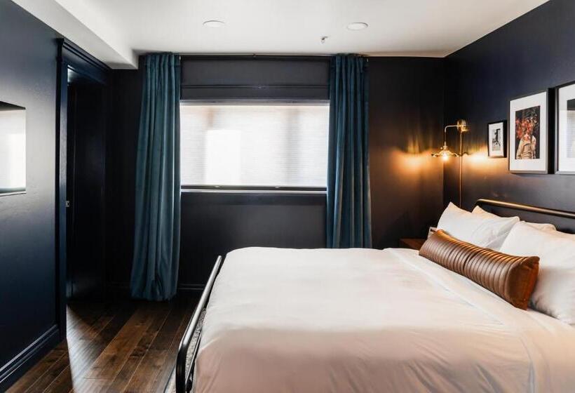 سوئیت با تخت بزرگ, The Hotel Melrose