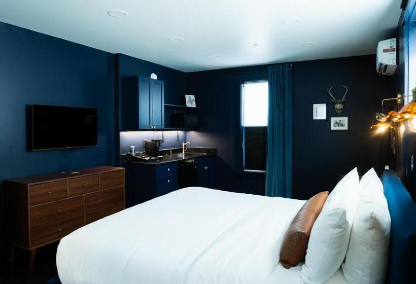 سوییت لوکس, The Hotel Melrose