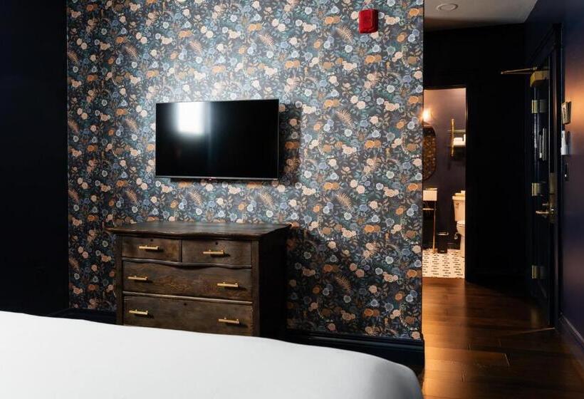 سوییت لوکس, The Hotel Melrose