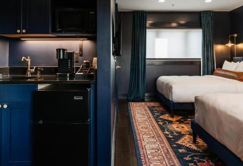اتاق لوکس, The Hotel Melrose