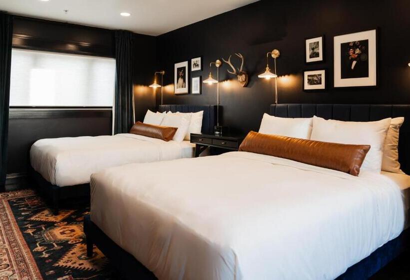اتاق لوکس, The Hotel Melrose