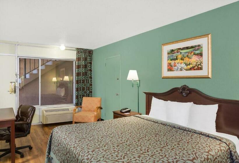 اتاق استاندارد با تخت بزرگ برای معلولان, Travelodge By Wyndham Fort Myers North