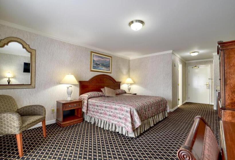 اتاق لوکس با بالکن, Roosevelt Inn & Suites Saratoga Springs