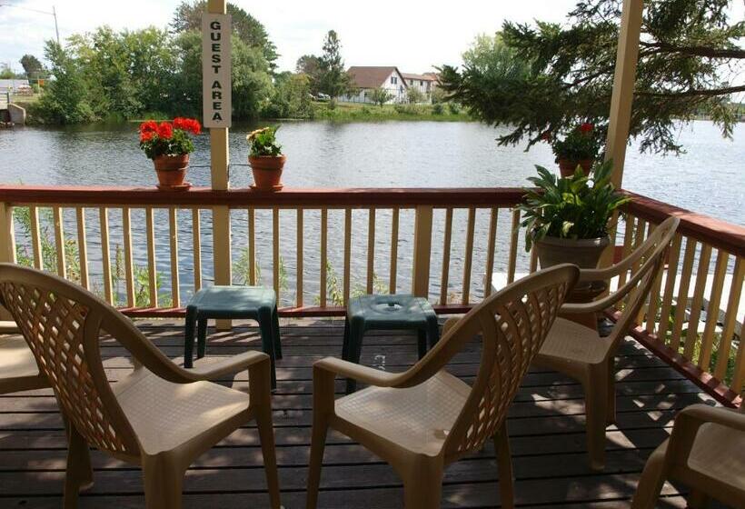 اتاق استاندارد, Riverside Motel