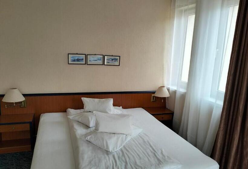 سوییت خانوادگی, Pensiunea Cabana Art