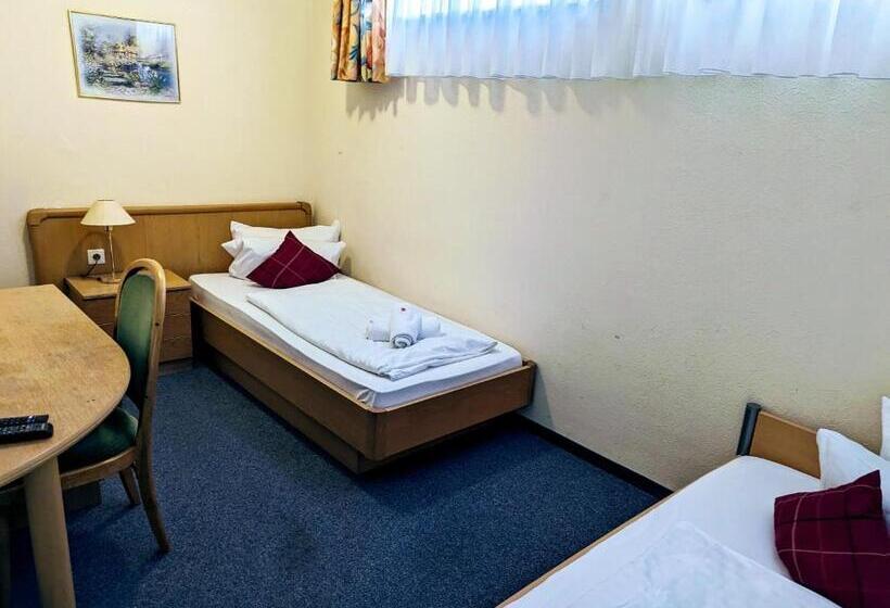 اتاق خانوادگی, Room In Guest Room   2 Room Apartment With Its Own Kitchen And Bathroom