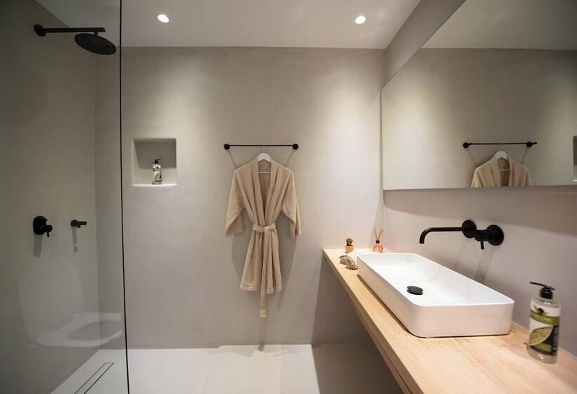 اتاق خانوادگی, Boutique Di Vito