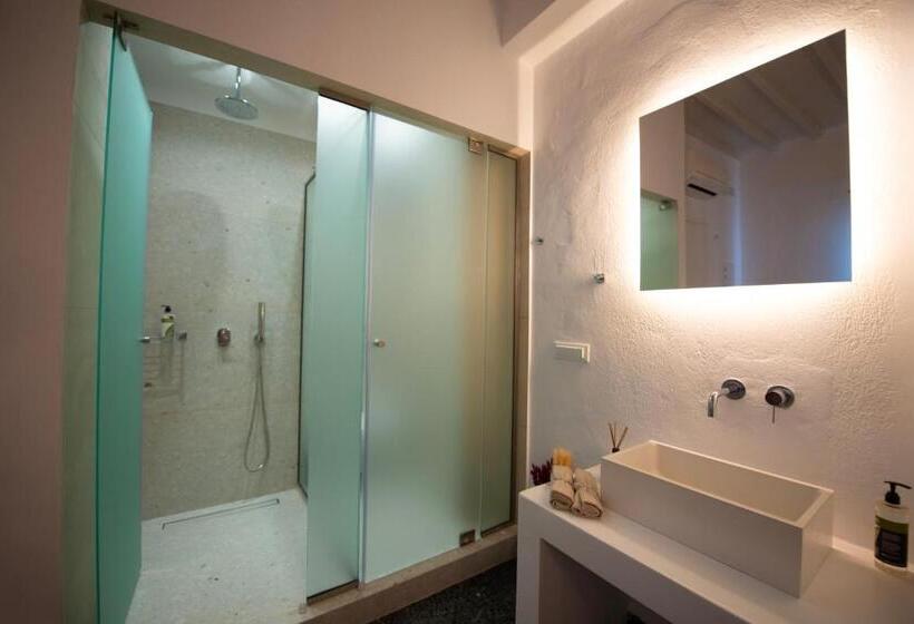 اتاق لوکس با چشم‌انداز دریا, Boutique Di Vito