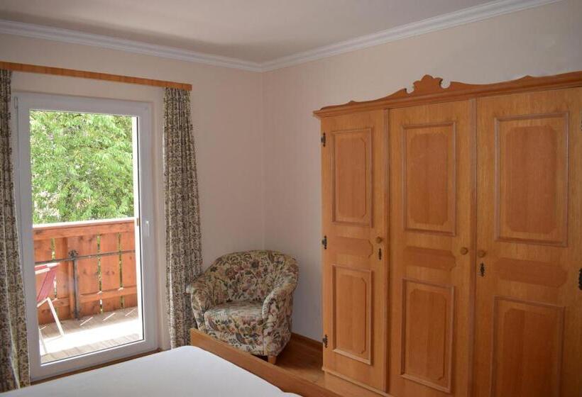 اتاق استاندارد, Heli S Bike & Hike Hostel