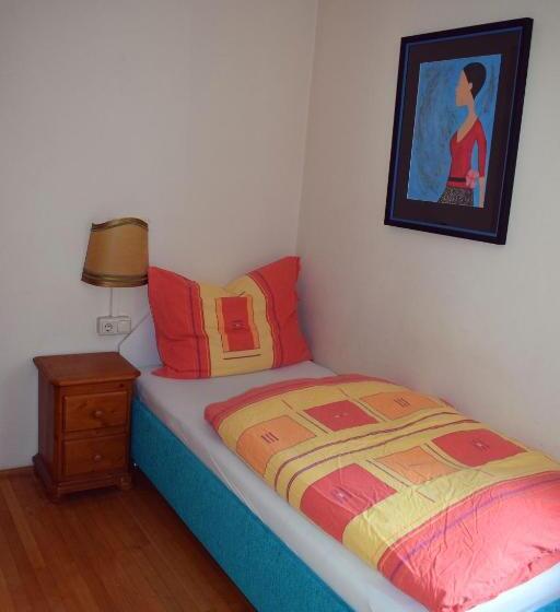 اتاق استاندارد یک نفره, Heli S Bike & Hike Hostel