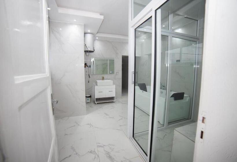 ویلای یک اتاق خوابه با استخر شنا, Kapreece Luxury Home